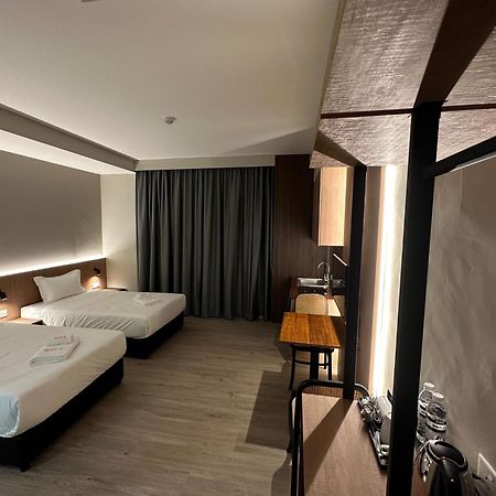 Roxy Hotel Aiman Kuching Exterior foto